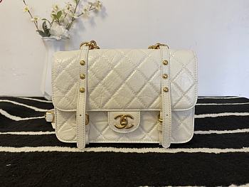 Chanel Flap Bag Cowhide White Size 17 x 25 x 8 cm