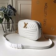 LV New Wave Camera Bag White M53683 Size 21.5 x 15.5 x 6 cm - 6