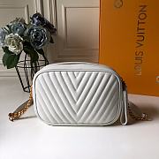 LV New Wave Camera Bag White M53683 Size 21.5 x 15.5 x 6 cm - 5