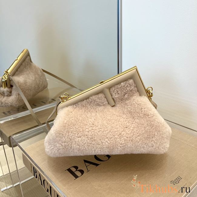 Fendi First Lamb Hair Nude Powder 2217 Size 26 x 9.5 x 18 cm - 1