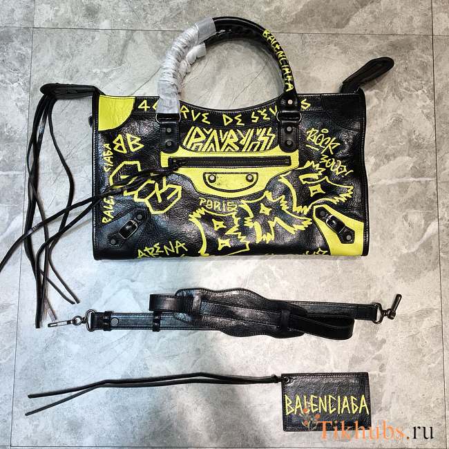 Balenciaga Graffiti Locomotive Bag 115748 Size 38 x 14 x 24 cm - 1