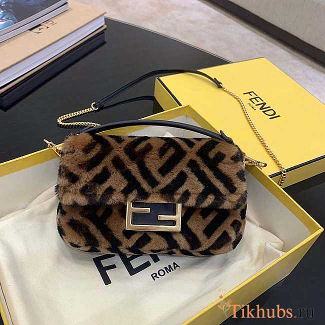 Fendi Baguette Mini Brown Sheepskin Bag Size 18.5 x 4.5 x 12 cm - 1