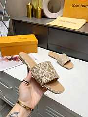 LV Slippers New - 2