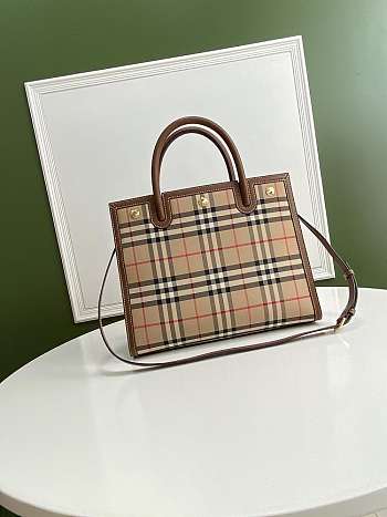 Burberry Vintage Tote Size 32 x 15 x 25 cm