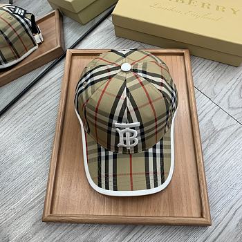 BURBERRY Hat 02