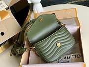 LV Multi Pochette New Wave Green M56471 Size 21 x 13 x 6.5 cm - 5