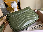 LV Multi Pochette New Wave Green M56471 Size 21 x 13 x 6.5 cm - 3