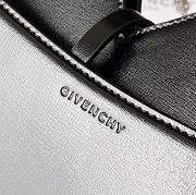 Givenchy V-shaped Black Size 27 x 27 x 6 cm - 3