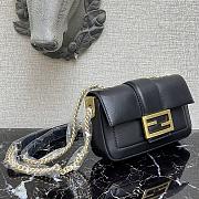 Fendi Baguette Chain Bag 601 Size 19 × 5 × 10 cm - 6