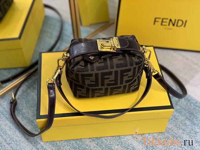 Fendi Lunch Box Bag 931110 Size 18 x 11 x 8 cm - 1