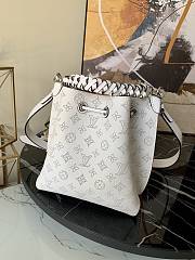 LV Muria Mahina Leather White M55800 Size 25x25x20 cm - 3