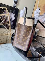 Louis Vuitton On My Side Tote Bag M53823 Size 30.5 x 24.5 x 14 cm - 4