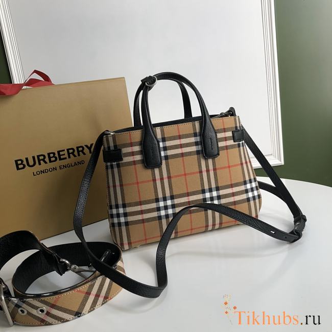 Burberry Handbag Red Vintage Size 25 x 12 x 19 cm - 1