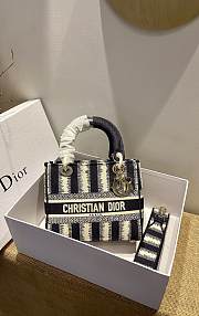 Dior Lady D-Lite Reverse 09 Size 24 x 20 x 11 cm - 1