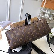 LV Medium Backpack Monogram M41561 Size 28 x 33 x 16 cm - 4