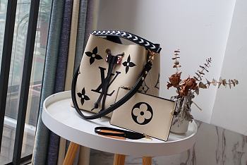 LV Crafty NeoNoe MM M56888 Size 26 x 26 x 17.5 cm