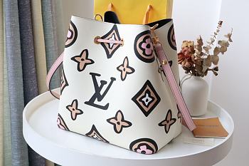 Louis Vuitton Neonoe Beige M44679 Size 26 x 26 x 17.5 cm