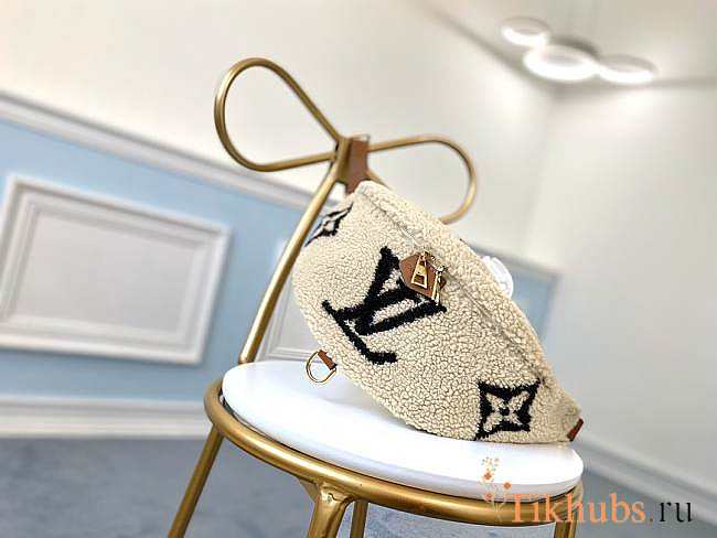 LV Monogram Teddy Wool Waist Bag M55425 Size 37 x 14 x 13 cm - 1