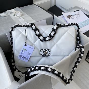 Chanel 21 Autumn White Size 26 cm