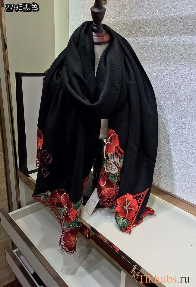 Gucci Scarf 200 x 70 cm - 1