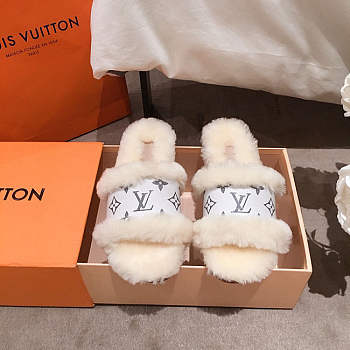 Louis Vuitton Slippers 