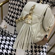 Chanel Camera Bag White Size 19 cm - 2