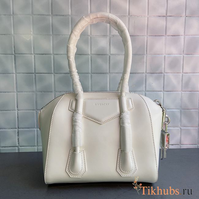 Givenchy Handbag White 0605 Size 23 x 19 x 13 cm - 1