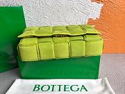 Bottega Veneta Pillow Bag Green Leather 30309 Size 26 x 18 x 8 cm - 5