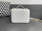 Chanel Cosmetic Bag Size 14.5 x 18.5 x 7.5 cm - 4