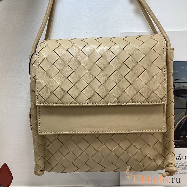 Bottega Veneta Beige 8801 Size 21 x 9 x 21 cm - 1