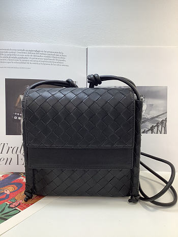 Bottega Veneta Black 8801 Size 21 x 9 x 21 cm