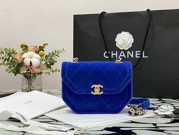 Chanel Saddle Bag 99109 Size 19 x 15 x 6 cm