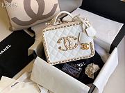 Chanel White Box - 3