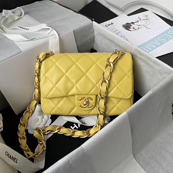 Chanel Flap Bag Yellow Size 22 × 5 × 15.5 cm