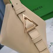 Bottega Veneta Beige 6613 Size 30 x 23 x 16 cm - 2