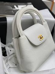 Chanel Medieval Bag White Size 22 x 16 x 7 cm - 6