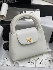 Chanel Medieval Bag White Size 22 x 16 x 7 cm - 5