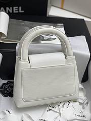 Chanel Medieval Bag White Size 22 x 16 x 7 cm - 4