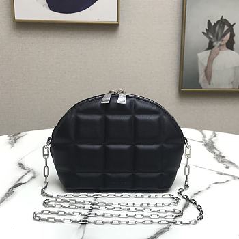 Bottega Veneta Mini Box Chain Shell Bag Black Size 11 x 14 x 16 cm