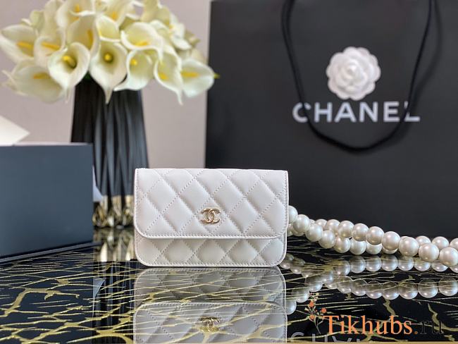 Chanel Pearl Shoulder Strap Chest Bag White Size 9.5 x 15.2 x 3.5 cm - 1