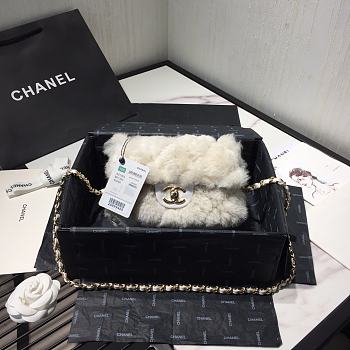 Chanel Wool Flap Bag White Size 20 cm