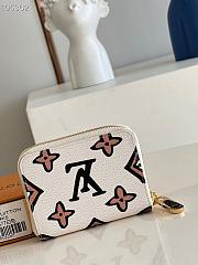 LV Coin Purse Wild at Heart White M80677 Size 11 x 8 x 2.5 cm - 3