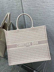 Dior Tote Book in Pink Size 42 x 18 x 35 cm - 1