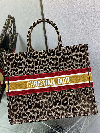 Dior Tote Book in Leopard Size 42 x 35 x 18 cm