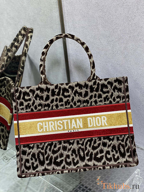 Dior Tote Book in Leopard Size 36 x 18 x 28 cm - 1