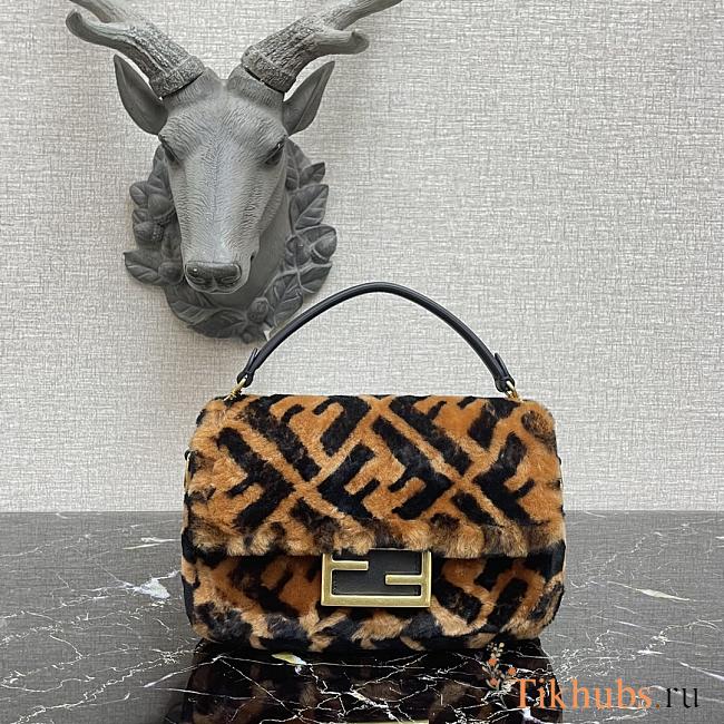 Fendi Baguette 311 Size 18 x 4 x 11 cm - 1