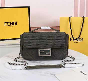 Fendi Baguette 01 Size 24 x 6 x 13 cm