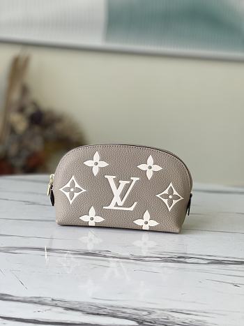 LV Pochette Cosmetique Pm Cream M45951 Size 17 x 12 x 6 cm