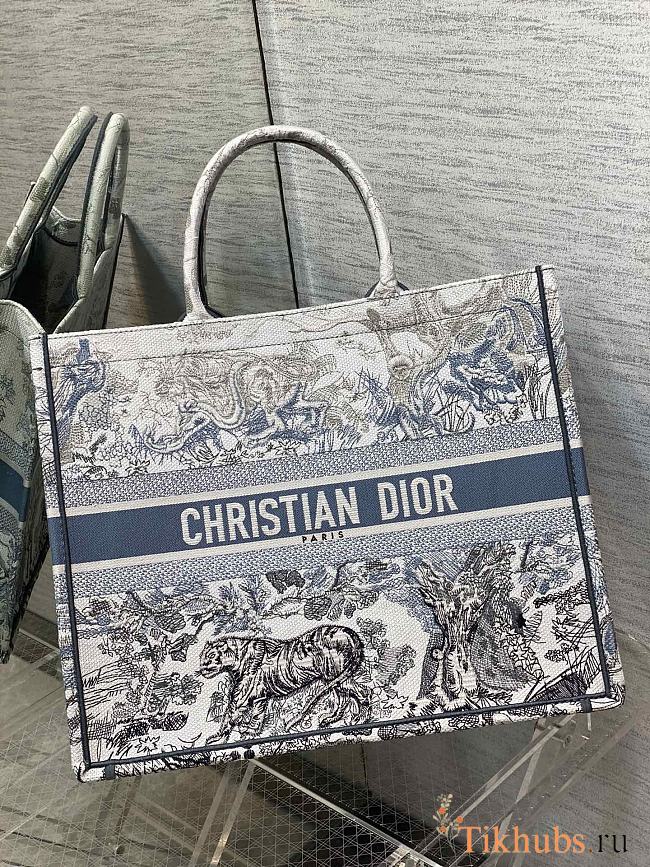 Dior Book Tote Animal Word Omre Dark Blue Size 42 x 18 x 35 cm - 1