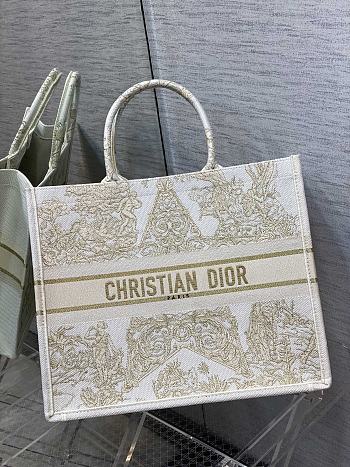 Dior Book Tote White Size 42 x 18 x 35 cm